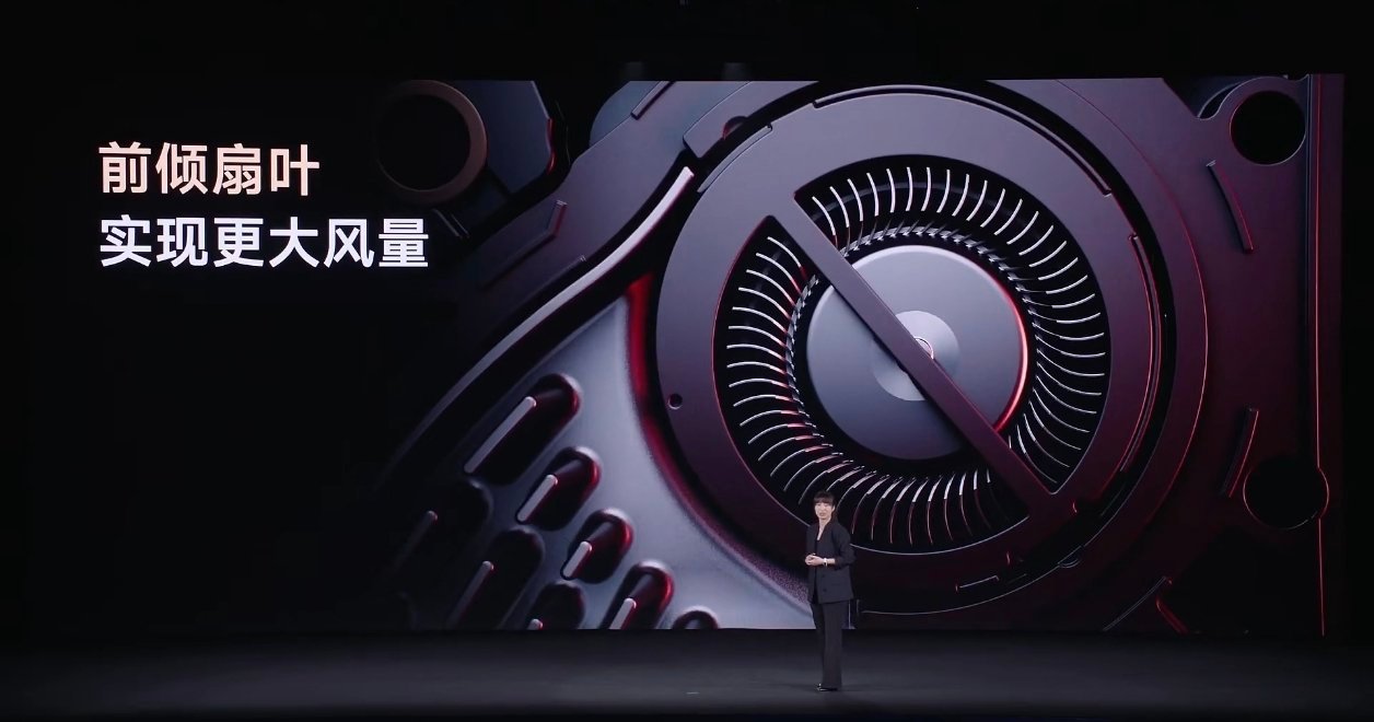 REDMI K90 Max也正在登场。米系的首款带主动散热风扇的机型。最近带风扇