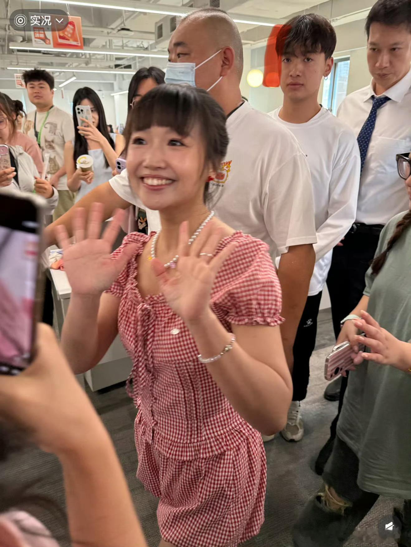 麦琳称录完再见爱人过得不好原生家庭那道坎确实难跨，难怪她总绷不住，可转头看她涨粉