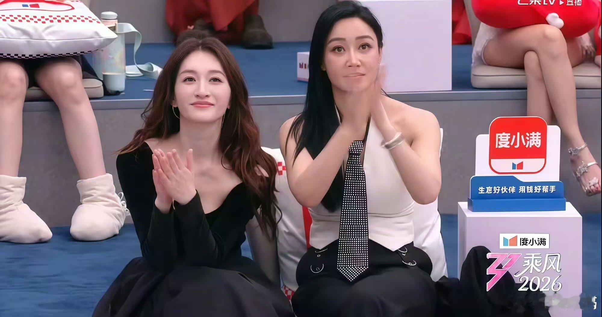 李小冉这个直拍太美了乘风2026乘风舞台上的惊鸿瞬间，李小冉美得毫不刻意，简单抓