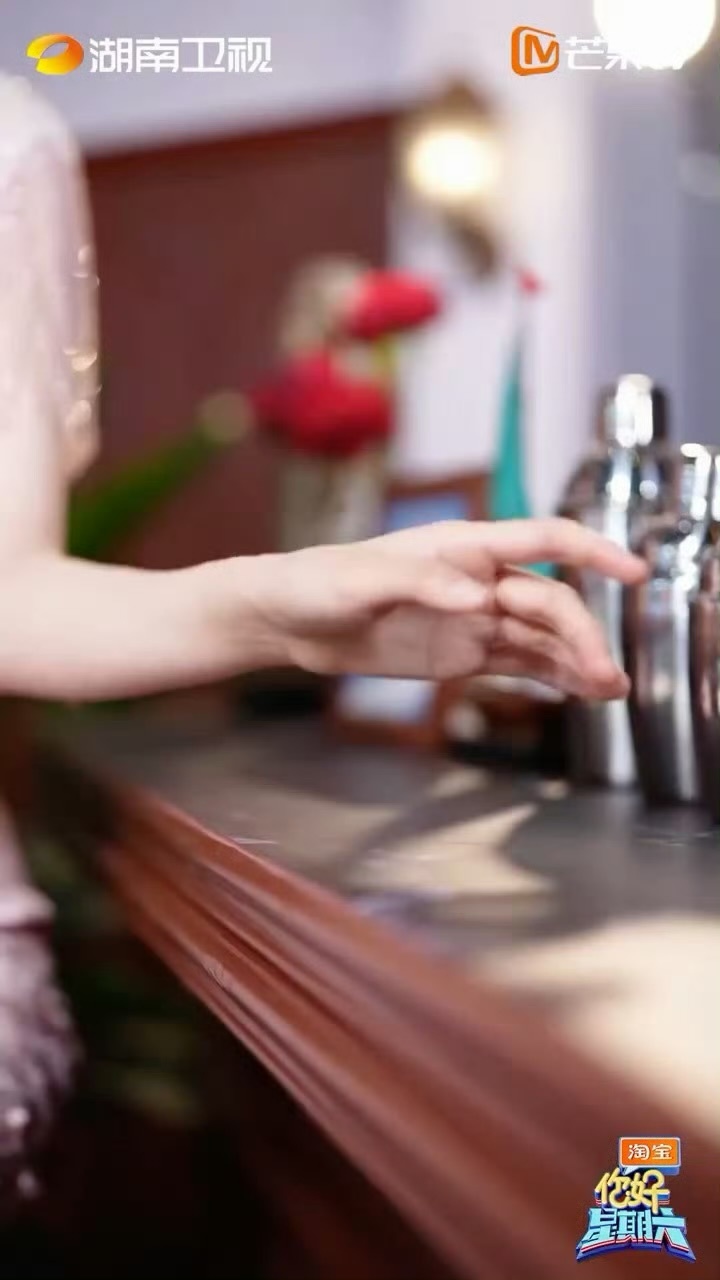 张凌赫王楚然对视拉扯太过火张凌赫王楚然连害羞都是回合制所有人早饭吐了吃这个感受一