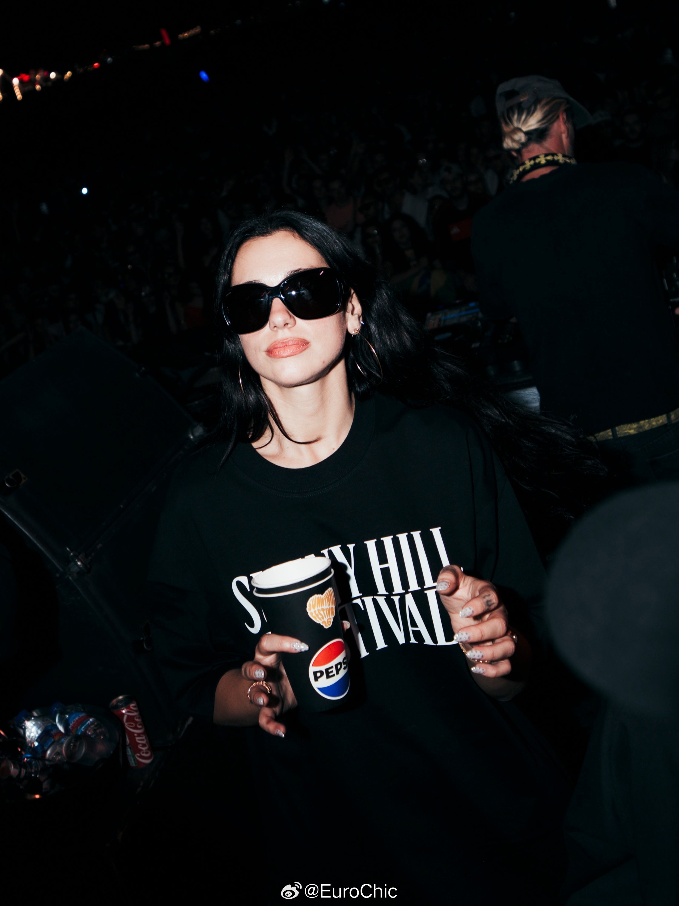 Dua Lipa 8.2 现身科索沃普里什蒂纳出席了由她本人参与创办的 Sunn