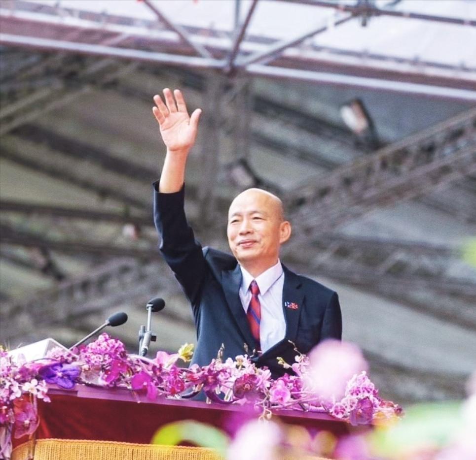 不再模棱两可，
韩国瑜态度明朗，
似乎已经转变了立场。

韩国瑜自担任台湾地区立