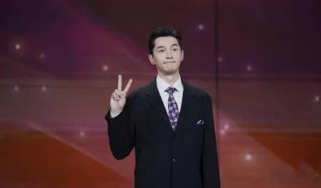 事业稳步上升，家庭新添小生命，还心系出行安全。这份对家与社会的担当，着实让人好感