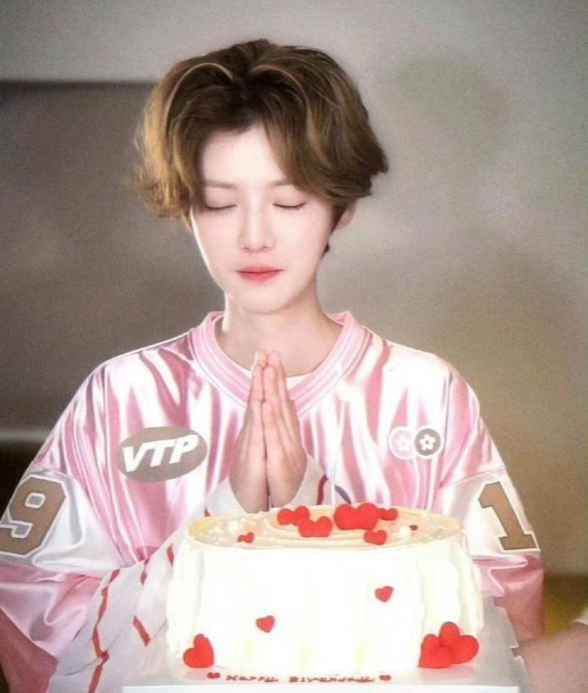 关晓彤连续两年没祝鹿晗生日快乐，如果分手了为什么不公开