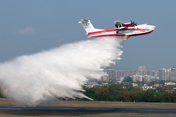 【两架AG600在粤执行森林灭火任务 】鲲龙AG600双机编队靠前驻防为应对南方