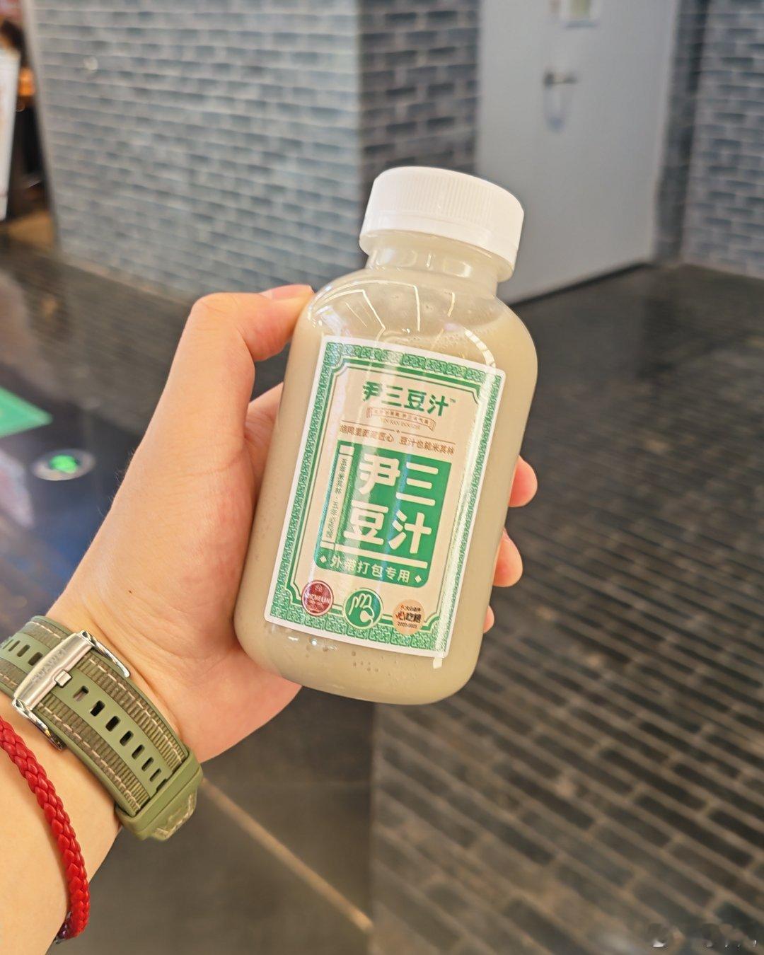 又到北京了，当然要来一杯人间美味，这豆汁儿，真够味儿！[doge]  ​​​