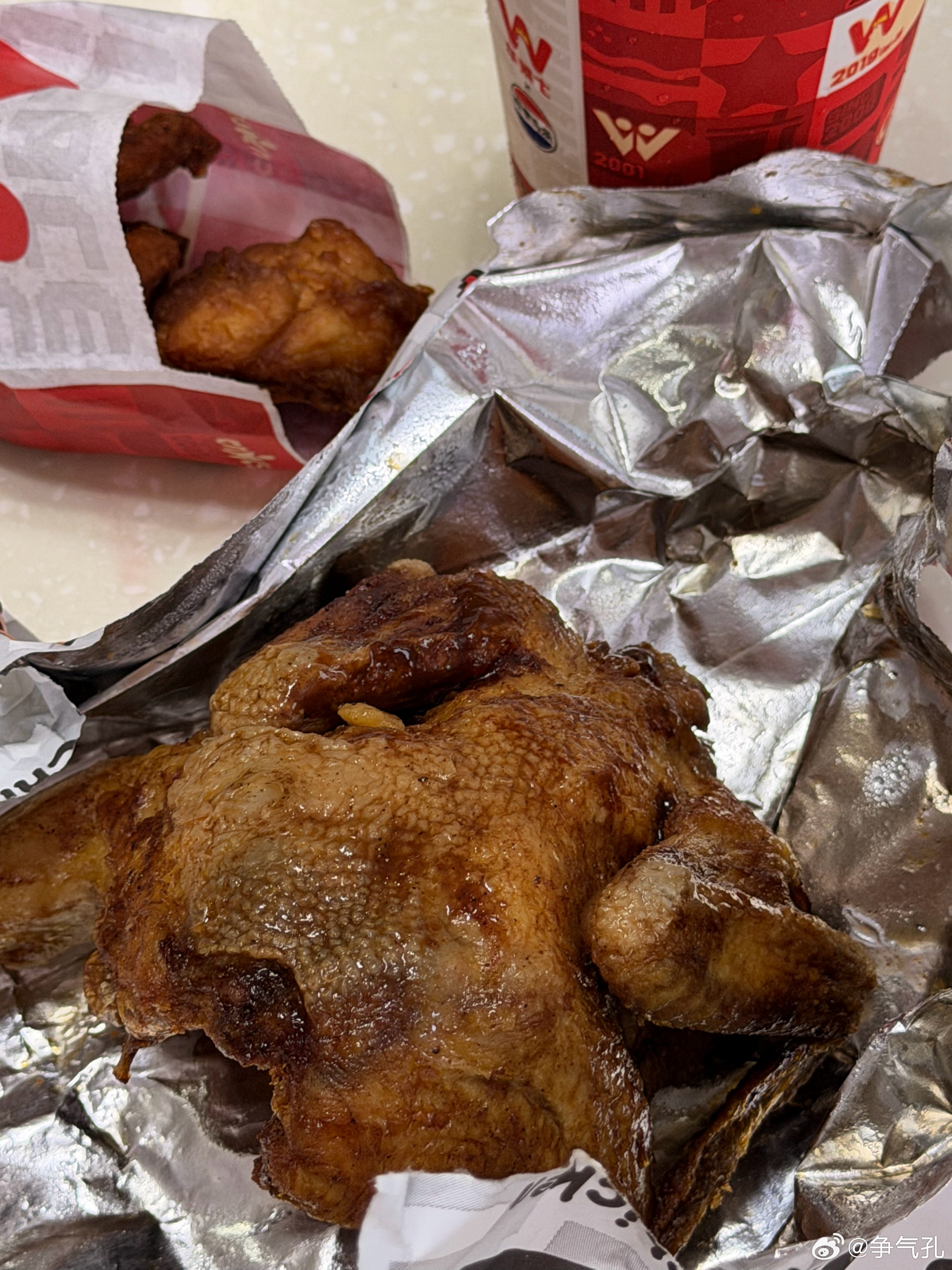 华莱士不愧是全鸡专家，每次出的鸡都出在心坎上，这次新出的霸气外卤风味全鸡和老长沙