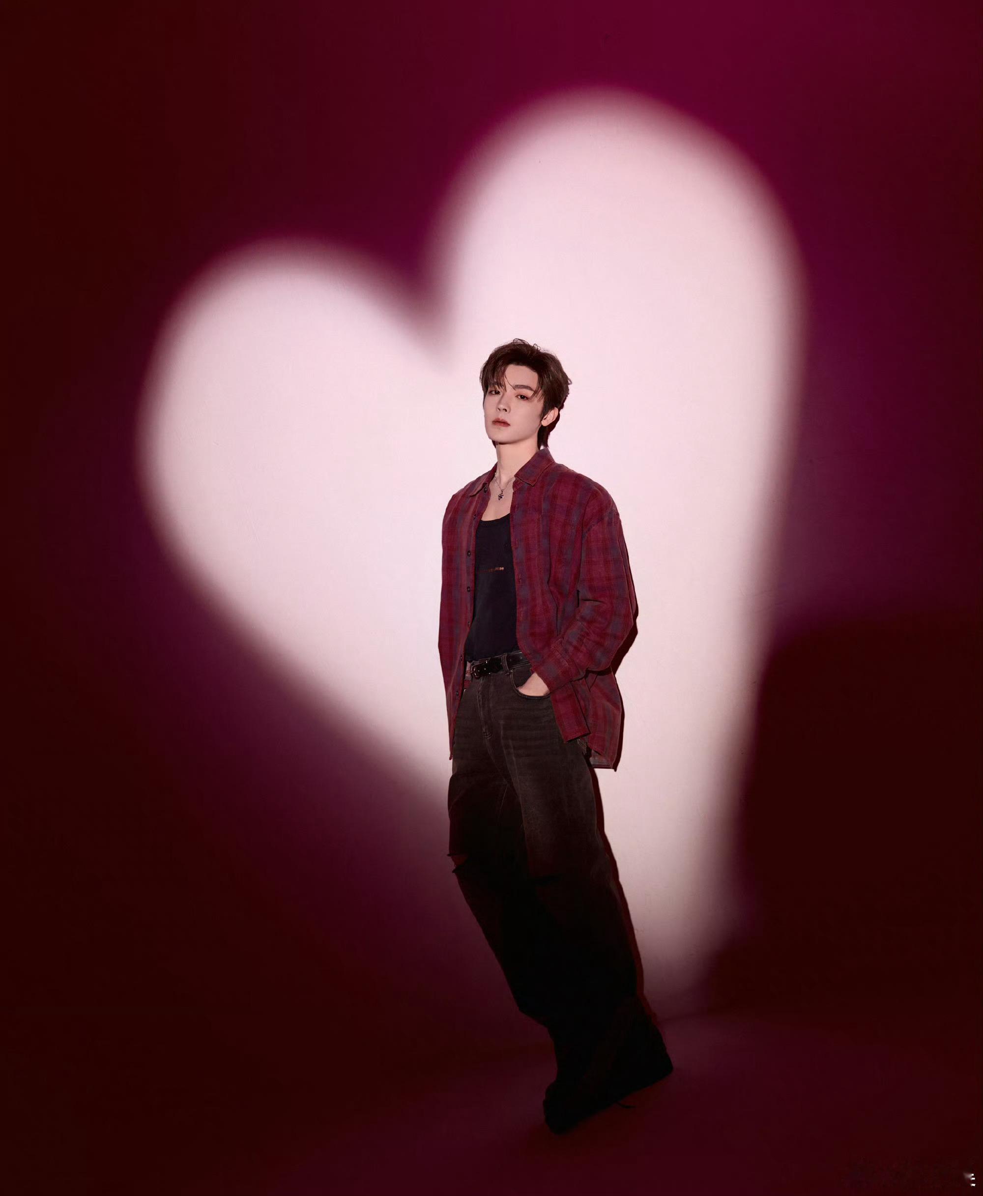 侯明昊情人节晒照营业侯明昊心的另一半留给你 侯明昊情人节晒照营业 