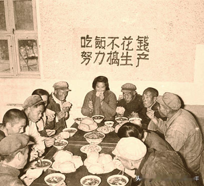 七十年代初，村下放来了一对神秘老夫妻，当时社员们并不知道他们真实身份，平时开批斗