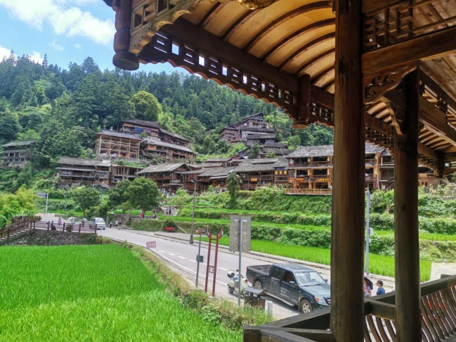 双胞胎高分进军校，大校上门送喜报
亲爱的朋友们大家好，我是海林小百科，今天我们来