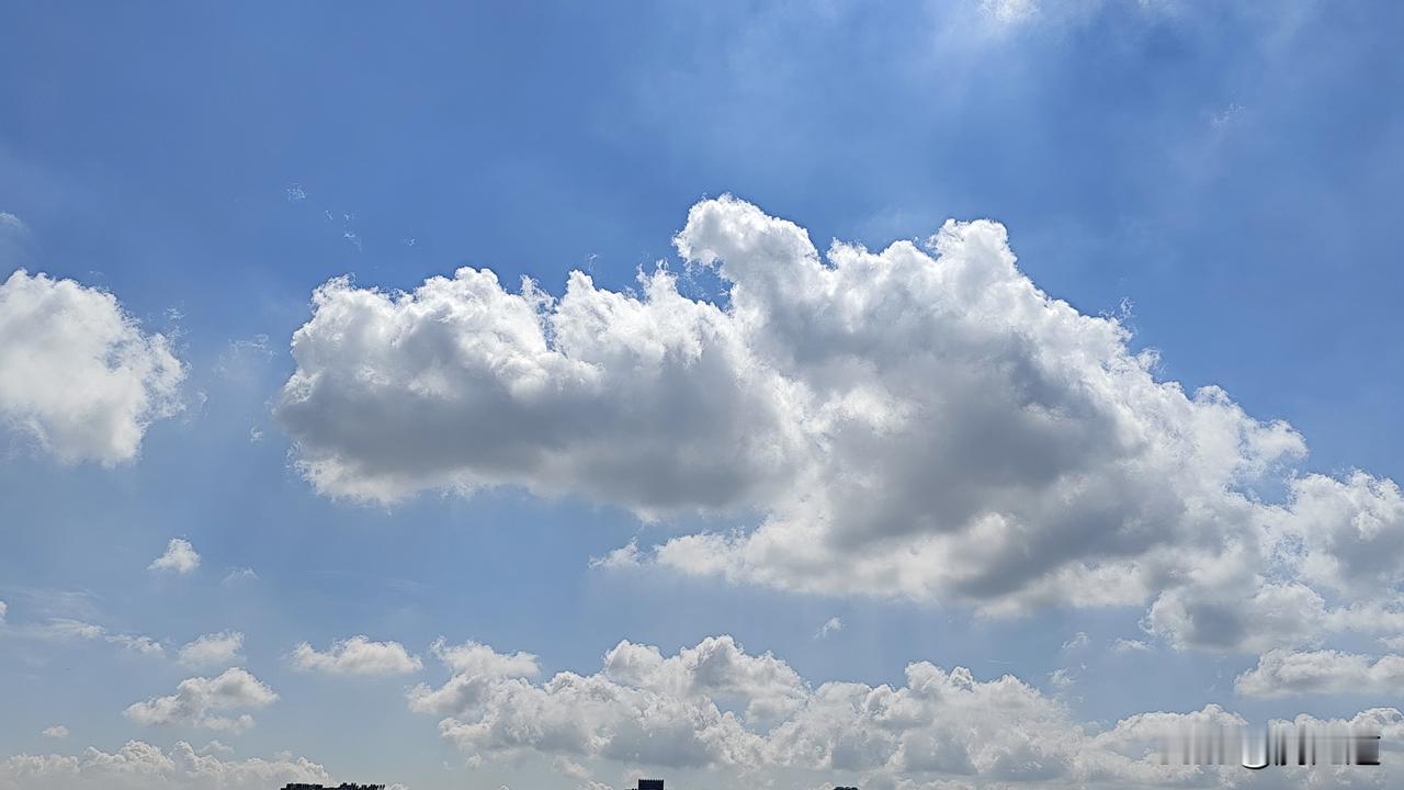 能否分享一下你拍摄的天空乱云飞渡仍从容