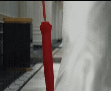 杨幂白裙红伞杨幂[超话] 杨幂白裙红伞！一沫真挚的情话 ​​​