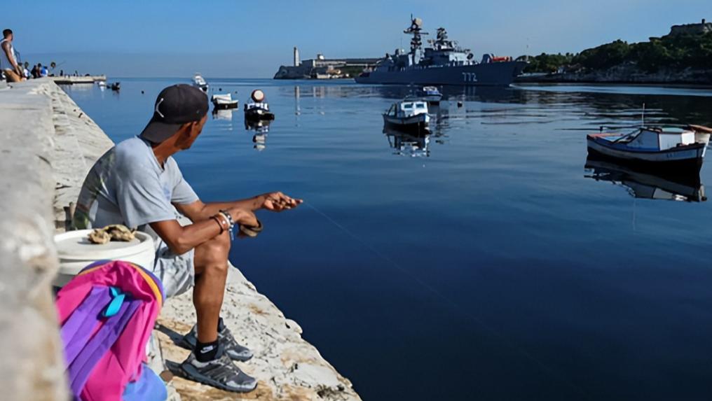 古巴首都传出接连爆炸声，城市上空直升机轰鸣，委内瑞拉2.0来了？

2026年3