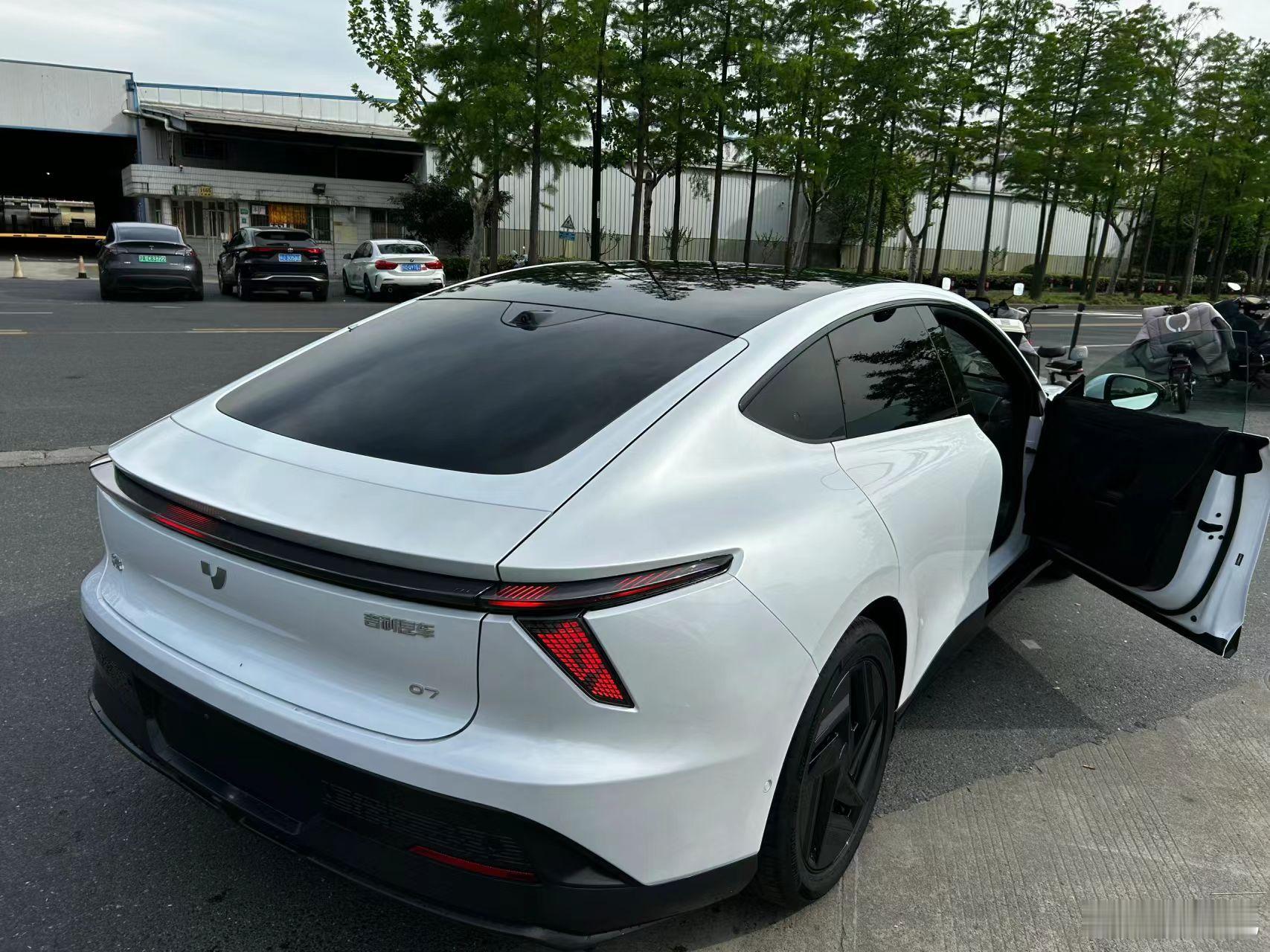 说实话还挺期待极越07的#汽车[超话]##极越07# ​​​