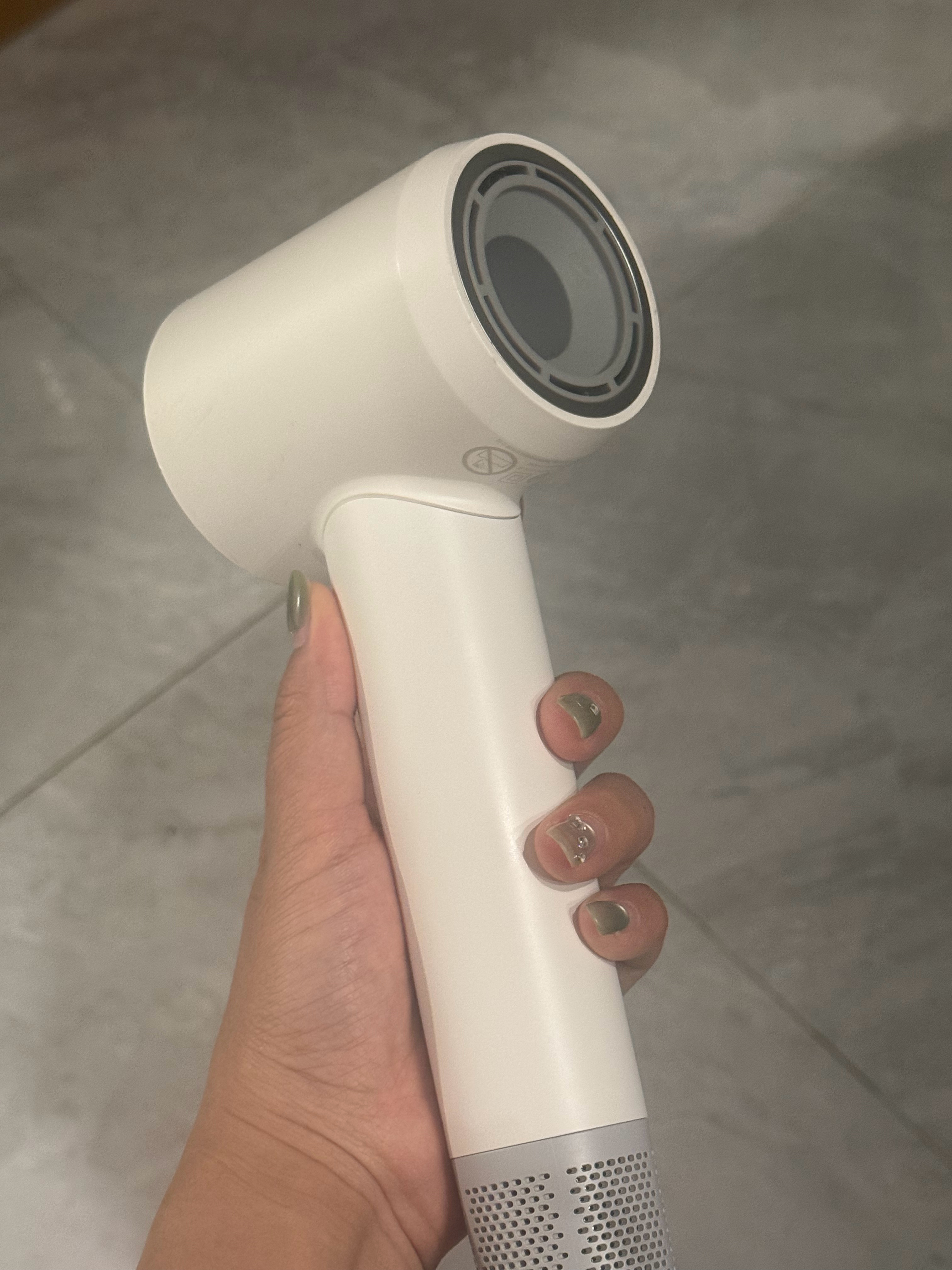 用了才一年多的徕芬吹风机就罢工了买来300多还好还在质保内(还有两个月过保 