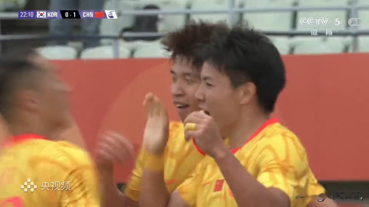 亚运会男足半决赛，中国队进球了！
中国队与韩国队亚运会男足半决赛的比赛正在进行。
