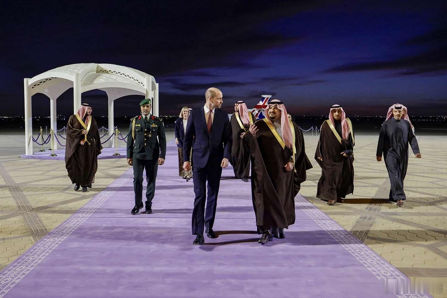 英国王室 🇬🇧🇸🇦2月9日，威尔士亲王威廉抵达沙特阿拉伯利雅得，开启为期