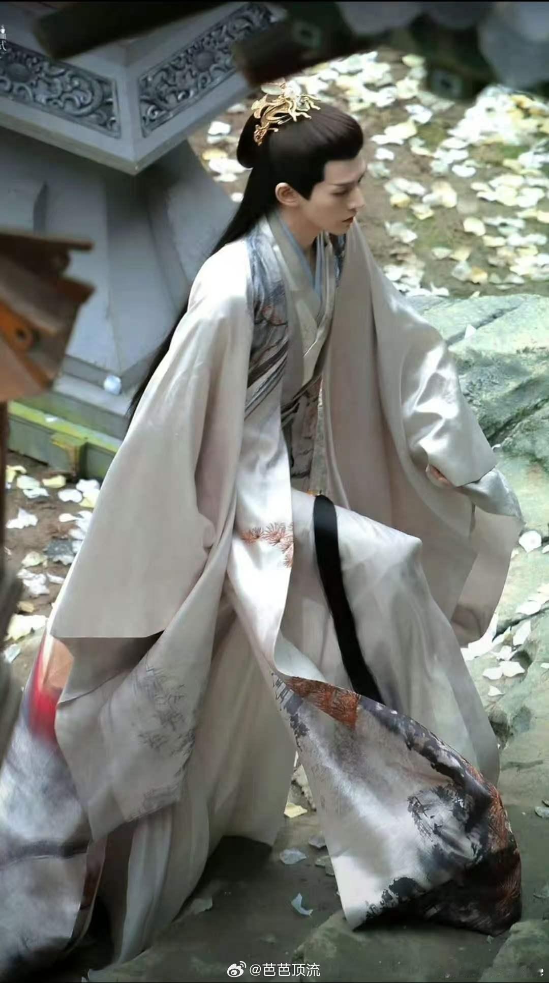 邓为谐音梗剧宣云秀行 郑适搂楼启炎，邓为自己说出来不笑场也是本事。谐音梗虽然冷但