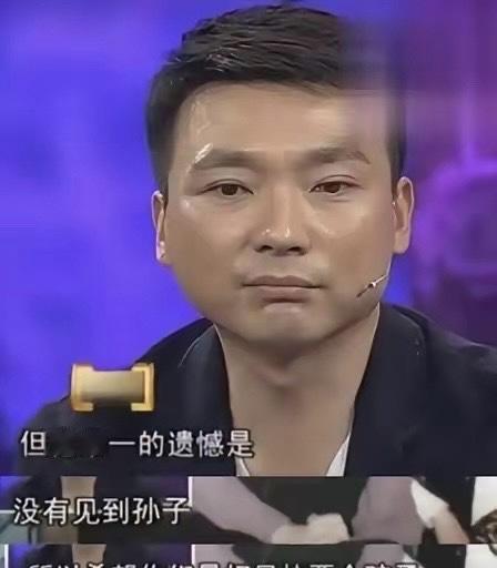 2000年结婚后，身为独子的康辉坚持当丁克，母亲哀求：“给我们生个孙子吧！”康辉
