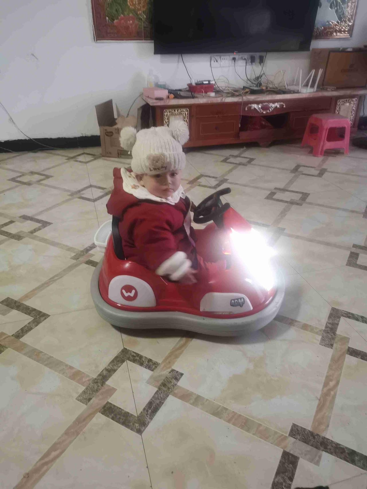 我的今日状态：😁轻松愉快
我这里的天气：🌤️多云
一岁的小侄孙，好动一刻都不