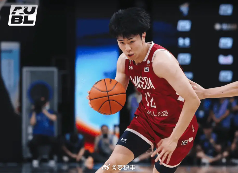 松本秦是真的能打，面对清华大学的围追堵截，全场三分球17投7中轰下30分9篮板3