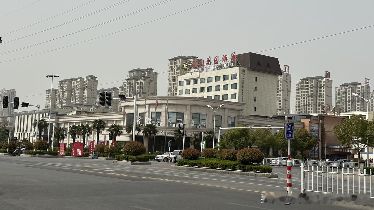 【漯河的朋友，你还记得金港大酒店？】今天，再次驱车从湘江路至西往东走，路过湘江路