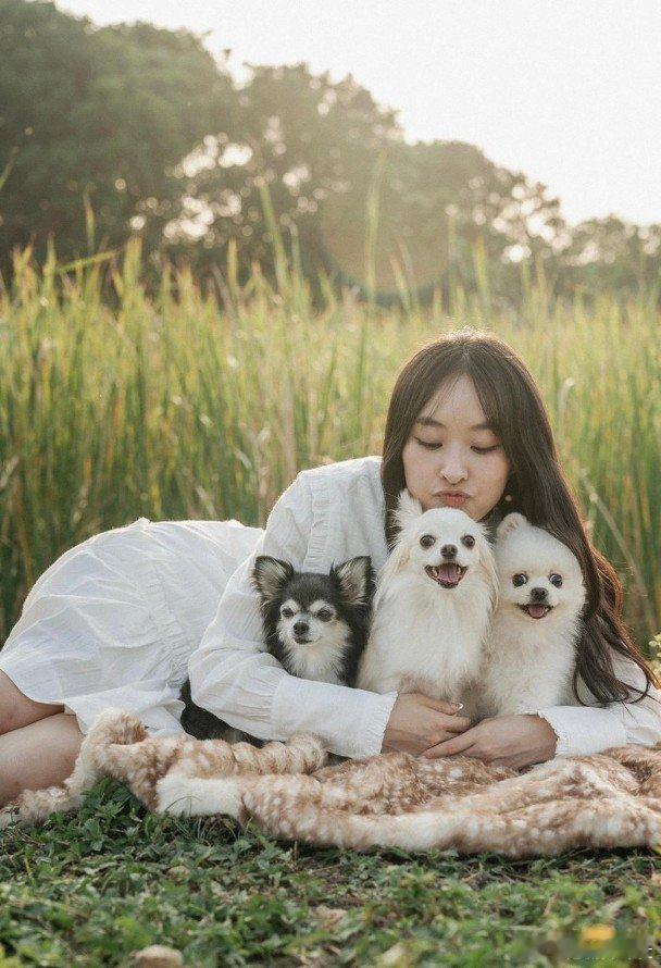 女神陳瀅家中有3隻寶貝愛犬，為她增添生活動力。對「3」字情有獨鍾的她，直言日後成