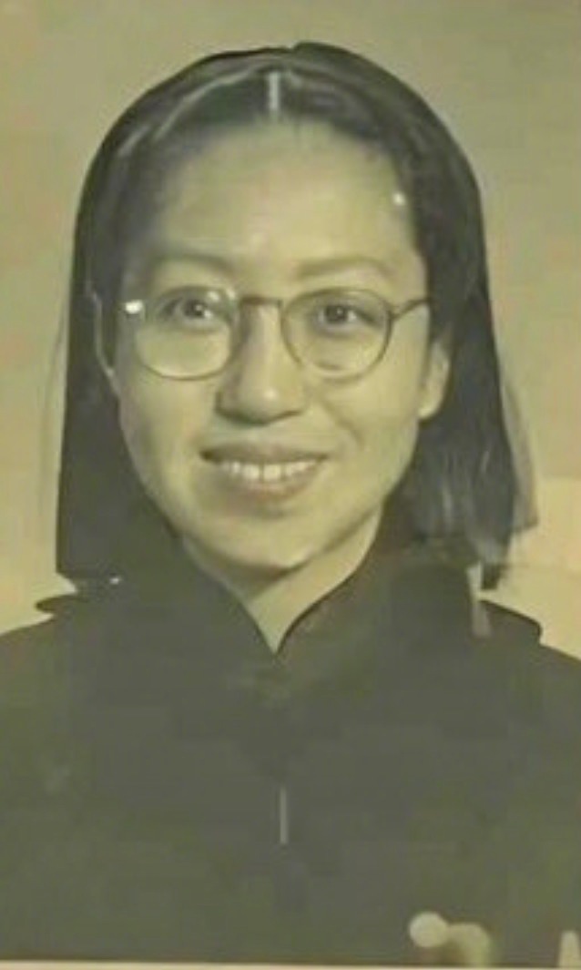 当年也算是很擅长跑步的一个女同学，曾在香港就读。 ​​​