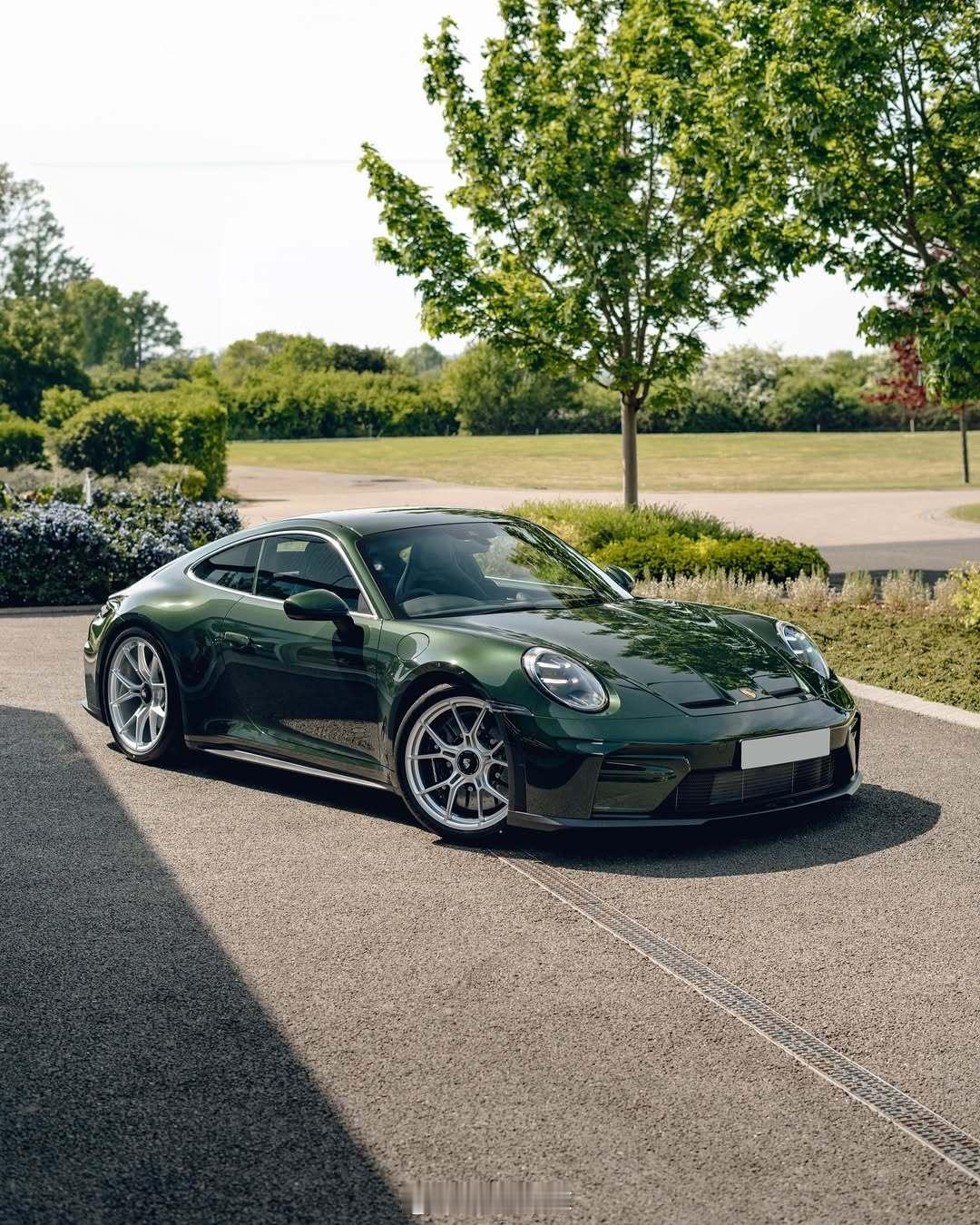 Porsche 992.2 GT3 TouringOak Green Metal