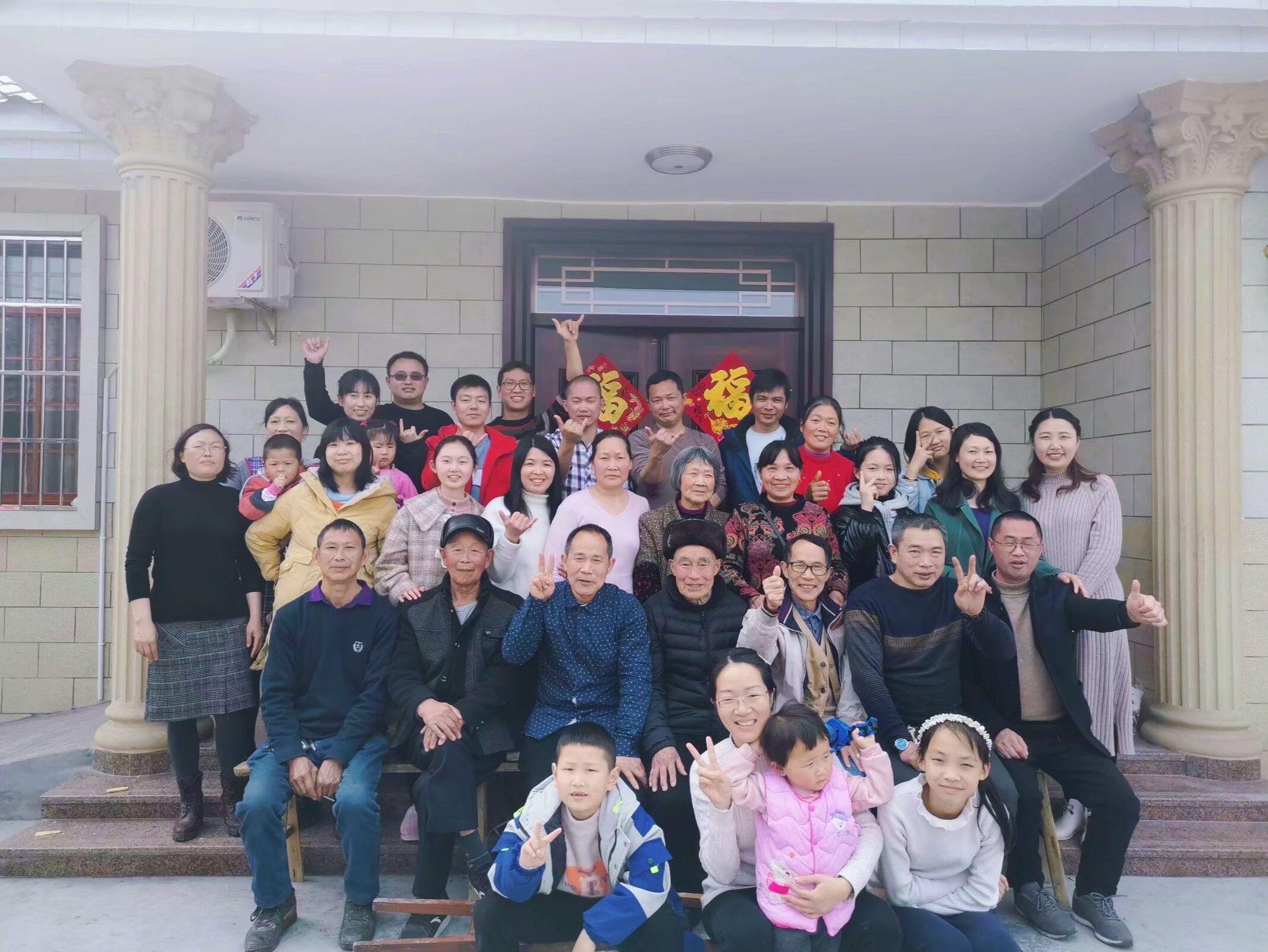 我想，家人这一页，应是椿宣并茂，棠棣同馨，家人常伴，平安顺遂，其余都是锦上添花。