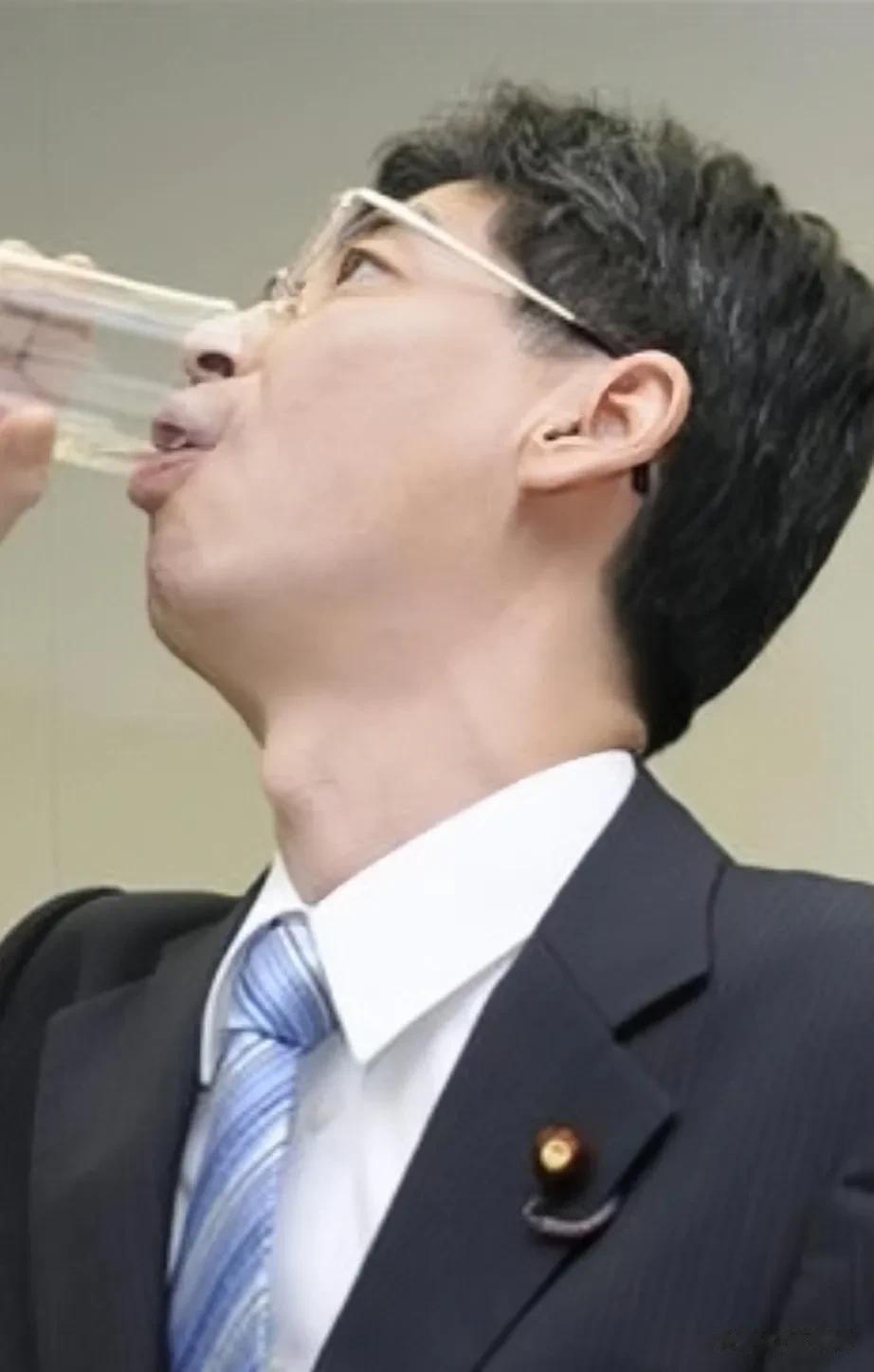 第一个喝下核污水的日本人怎么样了？媒体鲜有报道，我来告诉你真相！

2011年，