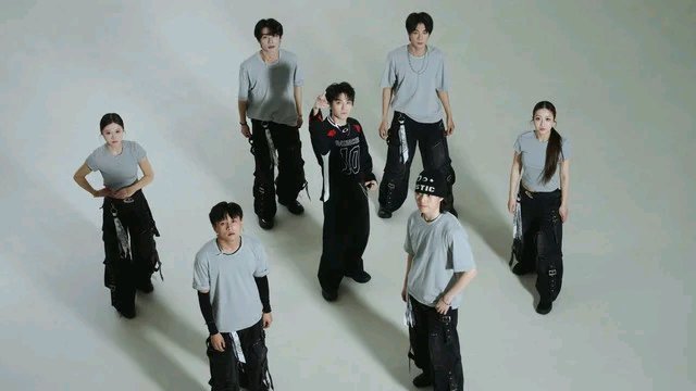 王俊凯首张同名专辑wjk 分享视频 歌手：王俊凯《疑疑疑 (Performanc