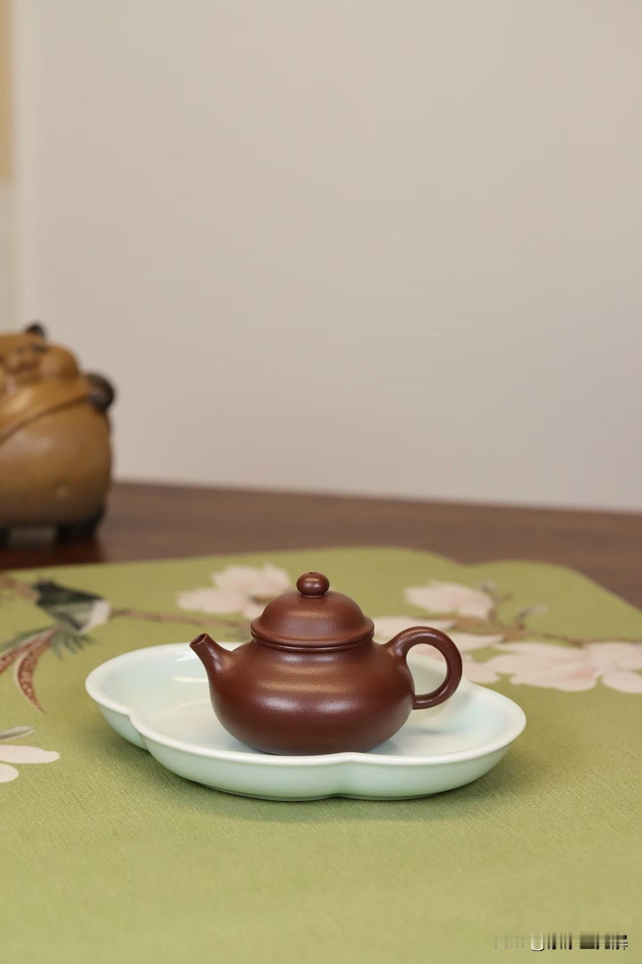 紫砂壶转动无声就是好壶？别被忽悠了！行家揭秘：关键看这1点
很多壶友在买壶时，都