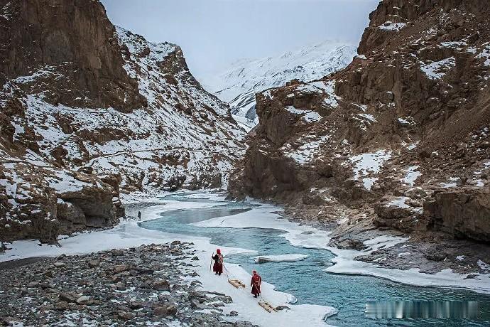2024年旅行摄影奖获奖作品，捕捉全球精彩瞬间，从冰岛极光到非洲人像，尽显世界之