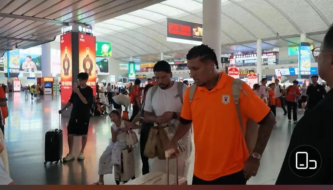 泰山队五外援出征上海战海港，三名主力因伤缺席，谢文能、买乌朗伤愈复出，王大雷、王