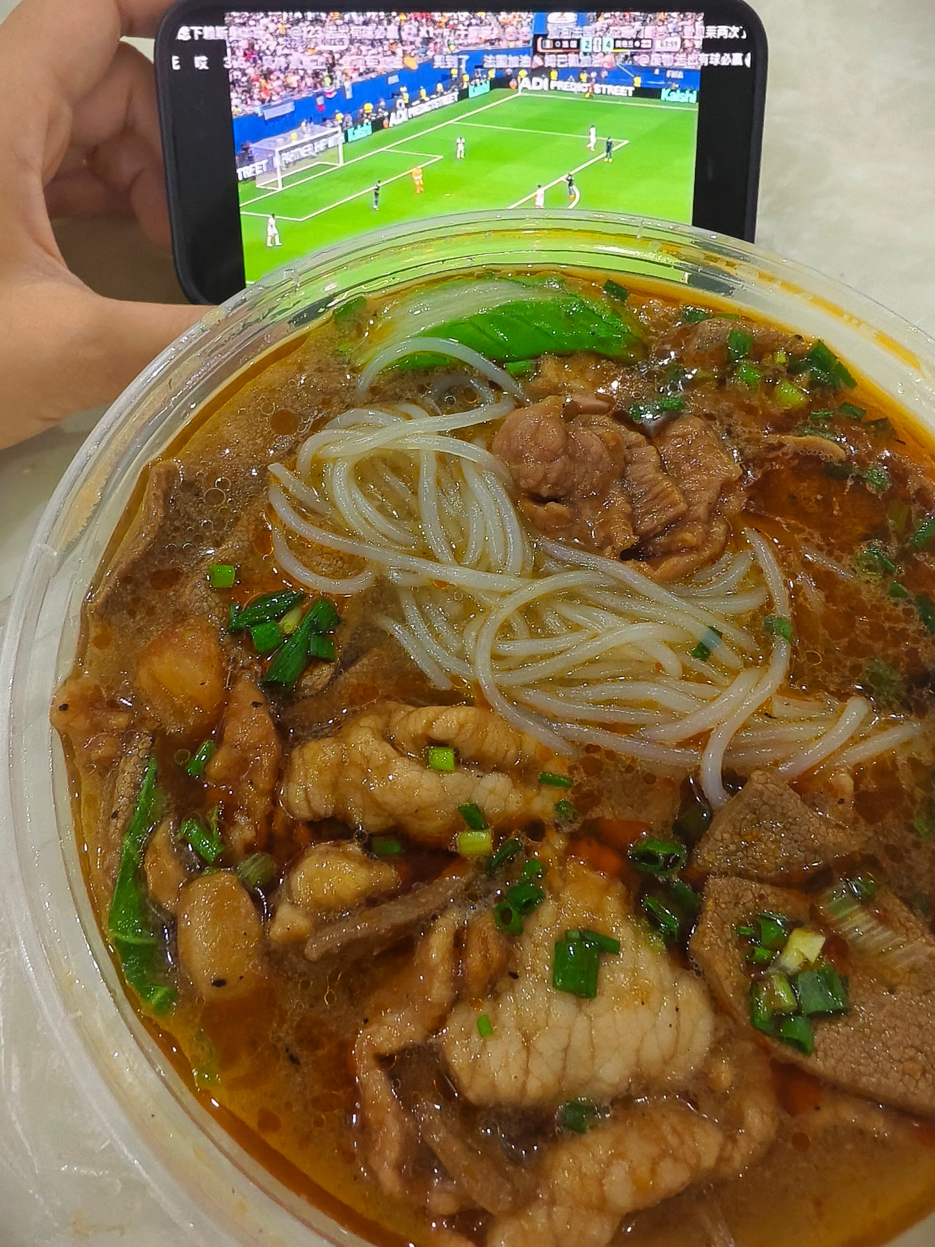 法国vs英格兰最终比分4-6，还是很精彩的一场半决赛⚽边嗦粉边看完了，恭喜英格兰
