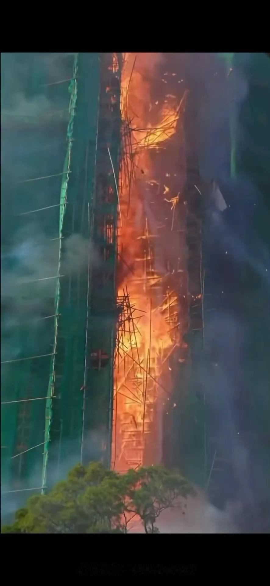 无法想象这是世界金融中心的管理和标准，多年前普通钢管支架都淘汰了，现在用的是标准