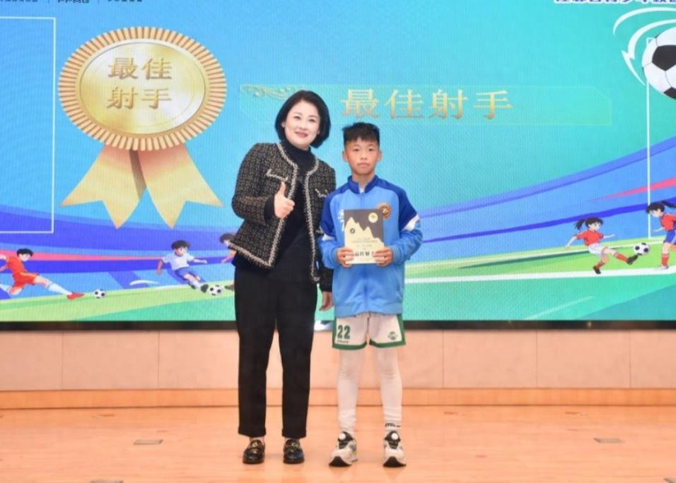 终于明白了，

为什么国足这么多年都出来成绩，可一群只有十几岁的孩子却能连战连胜