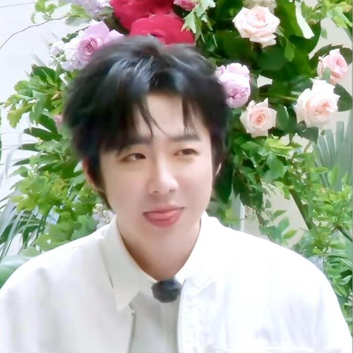 一颦一笑繁花满天。一举一动魅力无边。