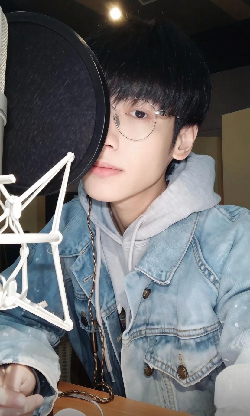 罗云熙[超话]  这个熙很会拍照呢 ​​​