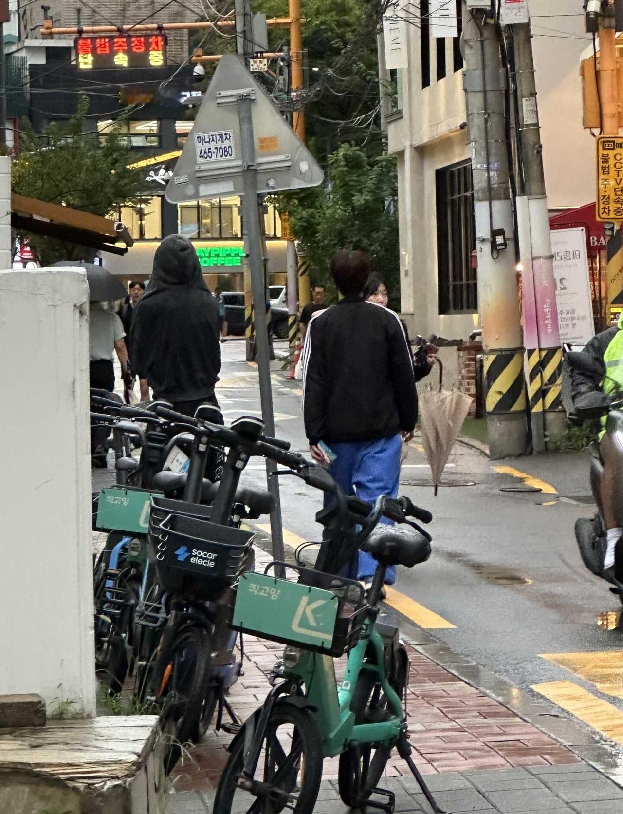 🇰🇷疑似偶遇愛豆
9/1晚上在首爾林SM後面巷子的便利商店好像偶遇了但沒認出