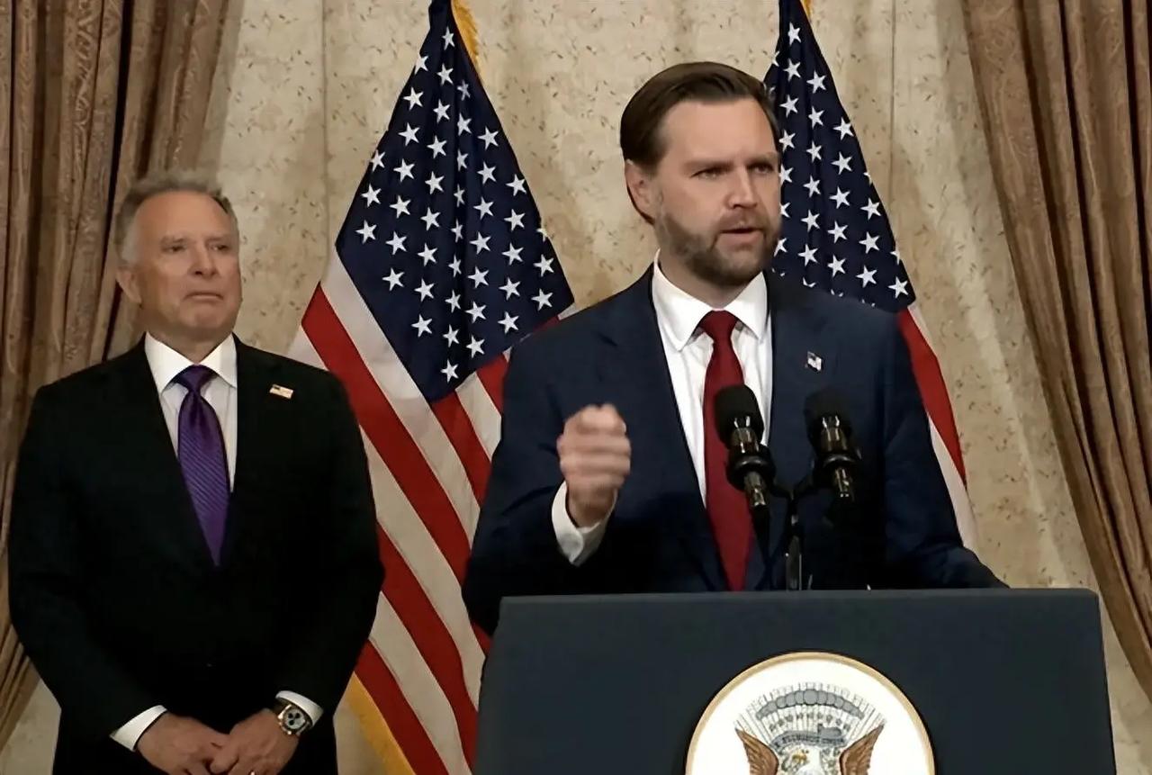 巴基斯坦首都伊斯兰堡突降三架美国专机，周边商铺关门、酒店清客、安保全面升级。这不