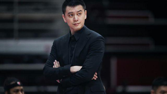 杨鸣的执教水平确实不如乌戈，和山西这种没有防守的球队打到加时也就罢了，竟然让赵继