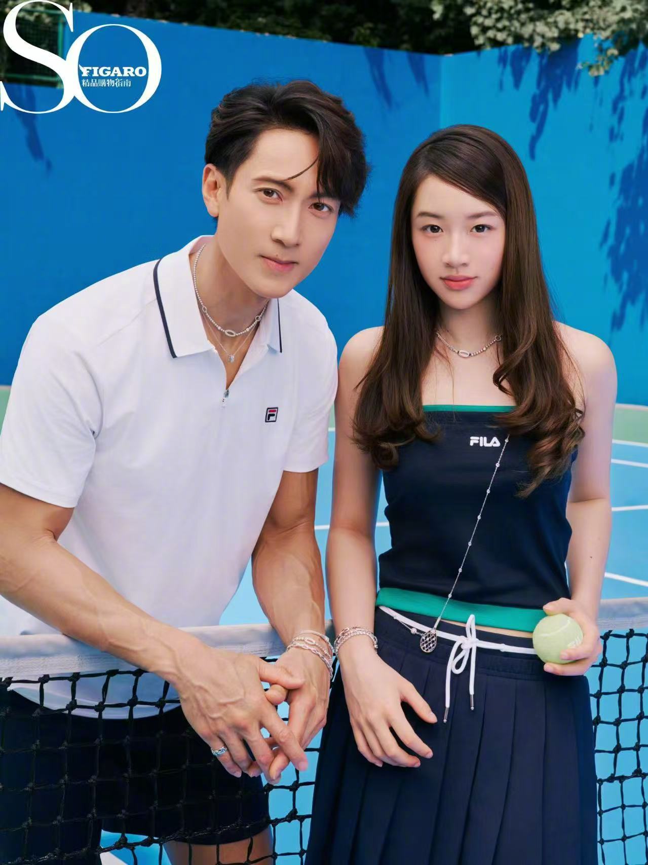 吴尊携15岁的女儿Nei Nei登上《精品购物指南》最新一期封面，父女俩一起呈现