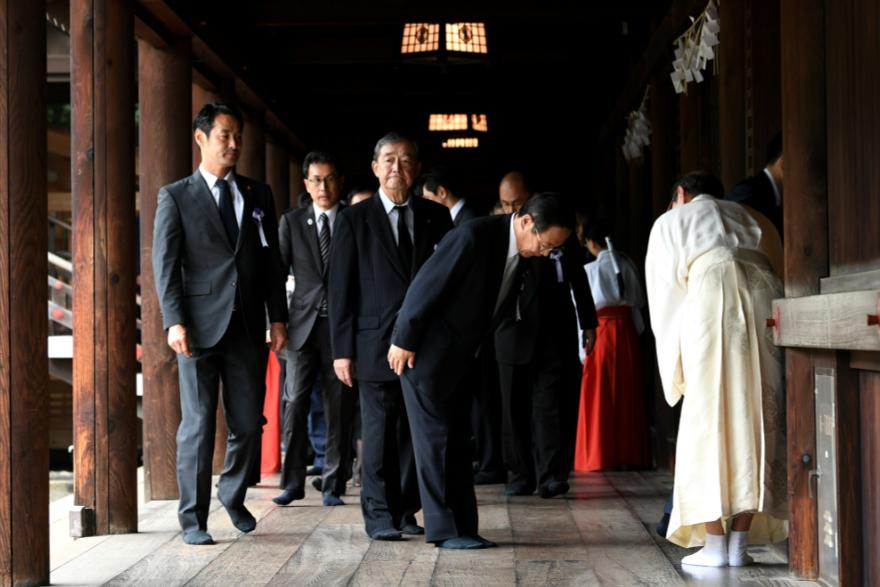 日本高管参拜靖国神社，台湾岛内蓝绿白三大政党集体沉默，郑丽文表现形成反差。
 