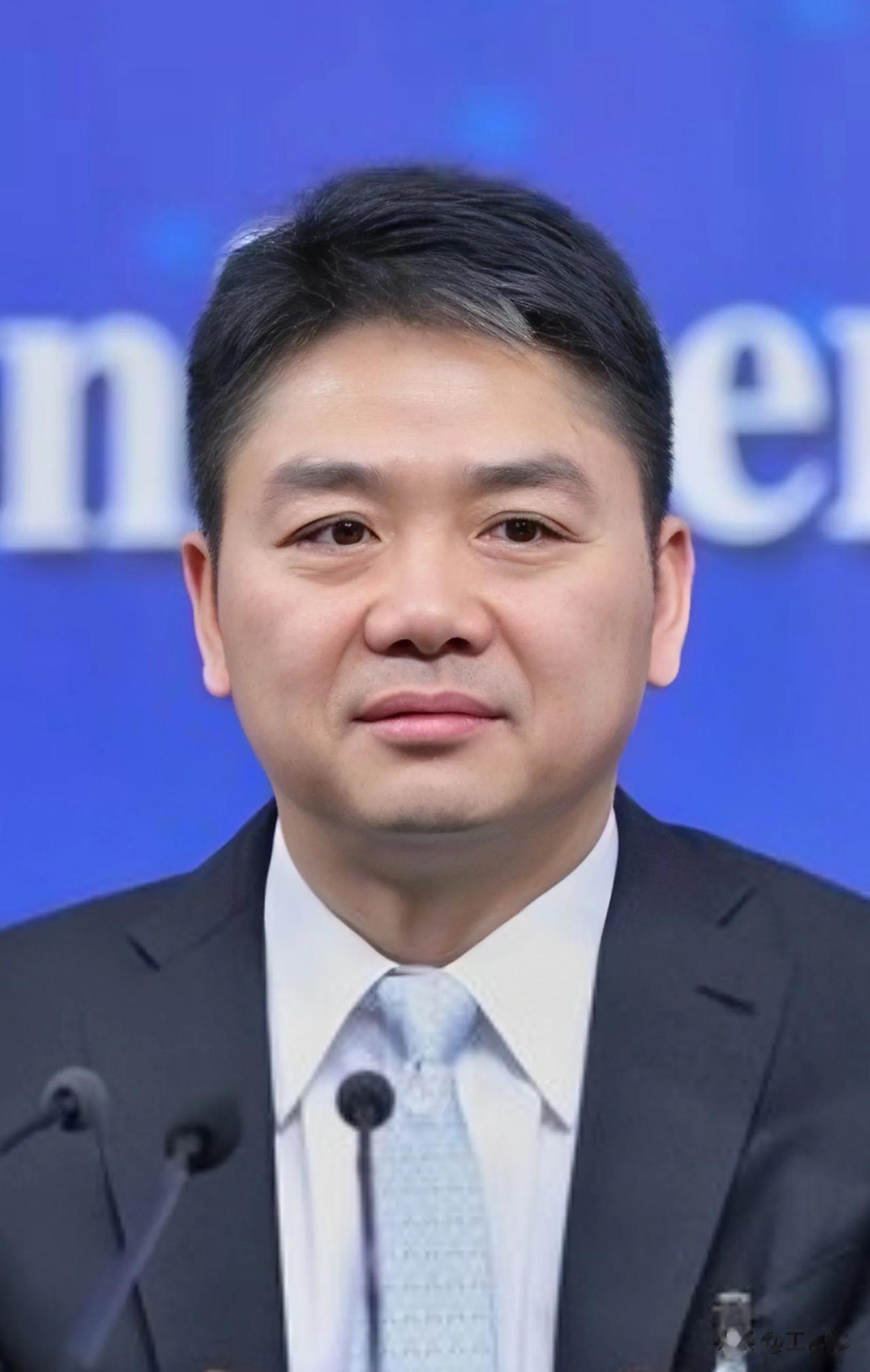 刘强东说:当年盖员工住宿大楼的时候，我开了一个会，对兄弟们说，我要盖的是高级白领