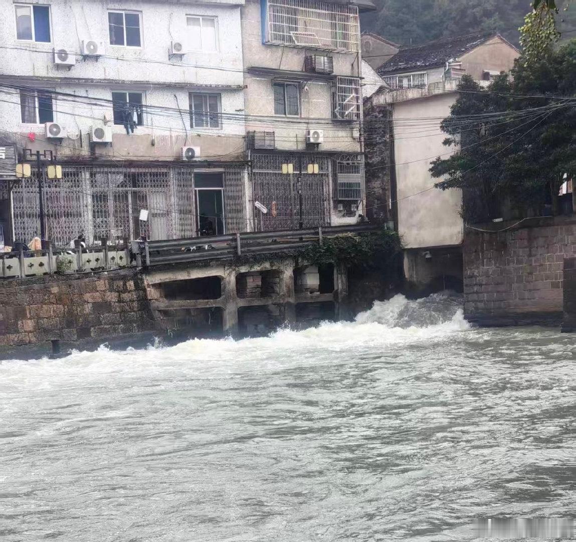 宁波鄞州两座中型水库预泄腾库 台风“蔷琵”逼近，鄞州区自10月22日起，对东钱湖