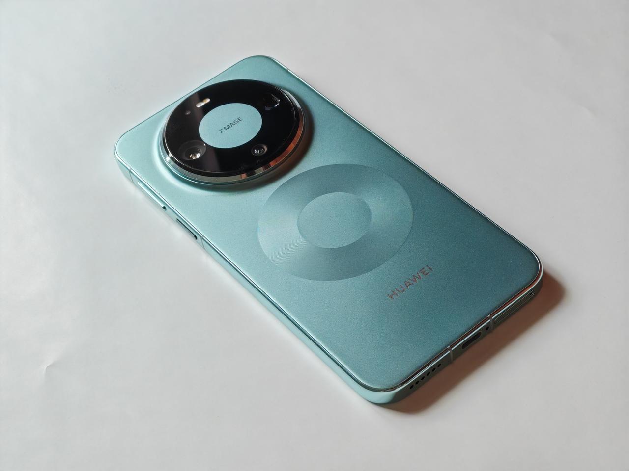 荣耀YOYO的AI玩图也太好玩了，拍了几张华为mate80 pro，然后让荣耀Y