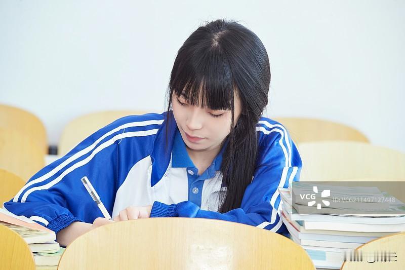 上普通高中就考不上好大学吗？这位普高男孩的逆袭，打醒无数焦虑家长！很多家长一听说