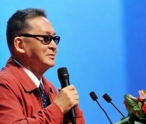 变天了。

2026年4月，法国人干了件事——把存在美联储的所有黄金，129吨，